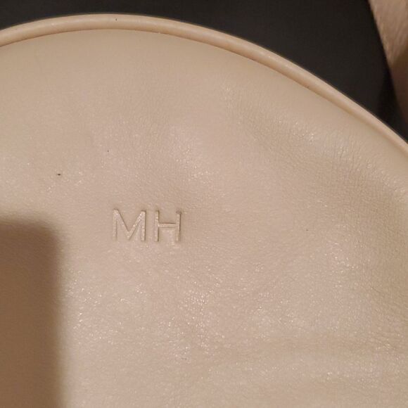 MARK & GRAHAM Circle Leather Crossbody Handbag - Picture 2 of 8